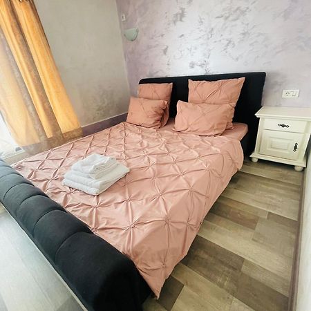 Urban Suites Яш Екстериор снимка
